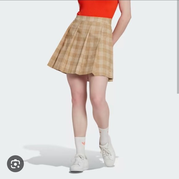 ❤️🔥Adidas collegiate skirt ❤️🔥( BNWOT) SIZE XS - Picture 2 of 6